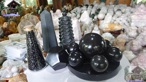 Đá bồ kết đen gia tăng quyền lực trên bàn làm việc Đá bồ kết đen gia tăng quyền lực trên bàn làm việc