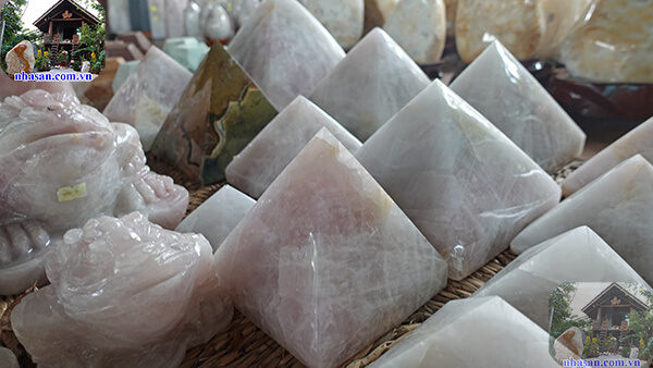 Mỗi loại đá phong thủy sẽ mang lại lợi ích khác nhau Mỗi loại đá phong thủy sẽ mang lại lợi ích khác nhau