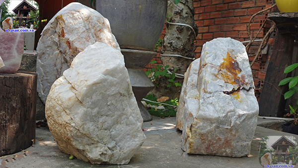 Đặt đá phong thủy trước cửa nhà sẽ giúp chiêu tài vượng Đặt đá phong thủy trước cửa nhà sẽ giúp chiêu tài vượng