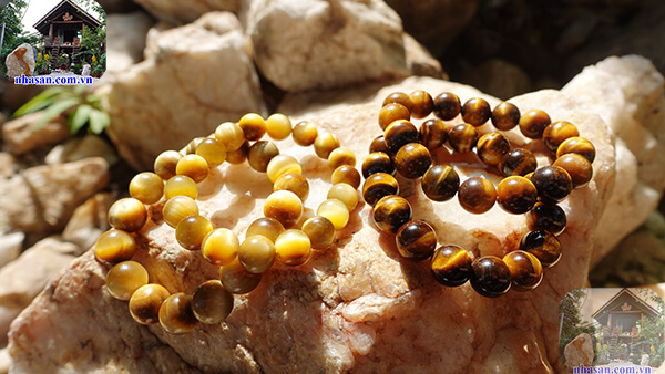 Vòng tay đá mắt hổ giúp buôn may bán đắt Vòng tay đá mắt hổ giúp buôn may bán đắt