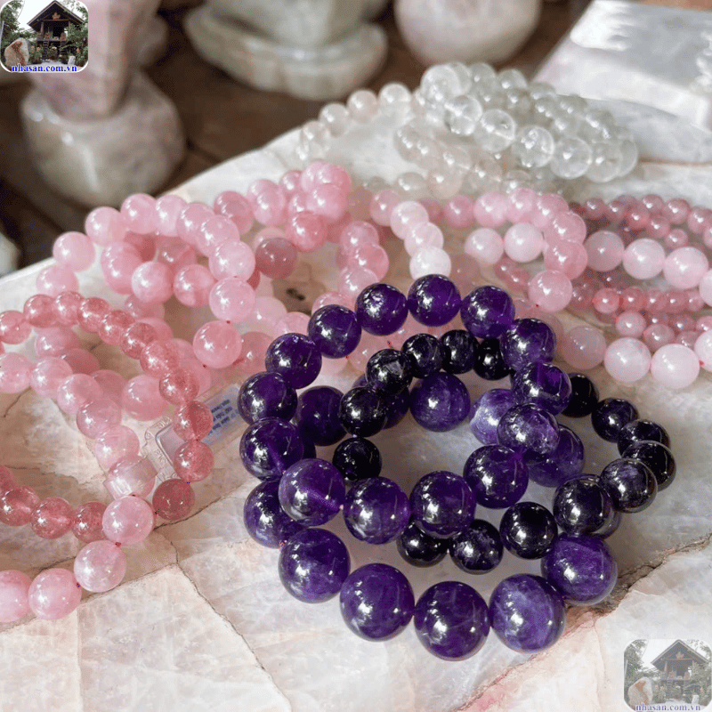 Đeo vòng đá lên nước đẹp nhất khi người đeo luôn giữ tinh thần lạc quan, yêu đời Đeo vòng đá lên nước đẹp nhất khi người đeo luôn giữ tinh thần lạc quan, yêu đời