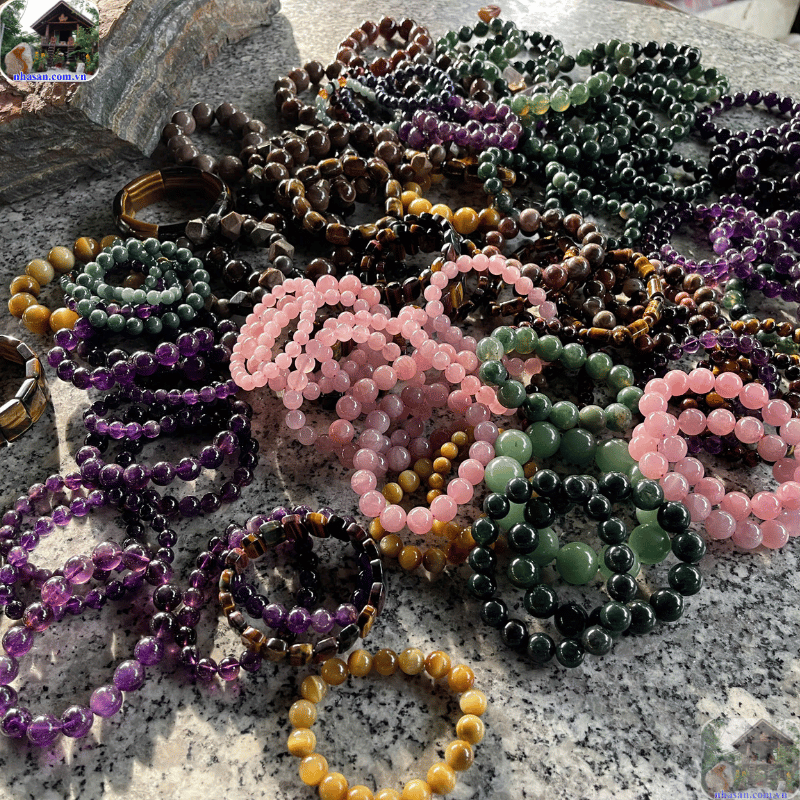 Đeo vòng thạch anh có tác dụng gì và đâu là những lợi ích thực sự Đeo vòng thạch anh có tác dụng gì và đâu là những lợi ích thực sự