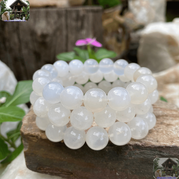 Cảm nhận được độ chắc chắn và mát lạnh của đá tự nhiên Cảm nhận được độ chắc chắn và mát lạnh của đá tự nhiên