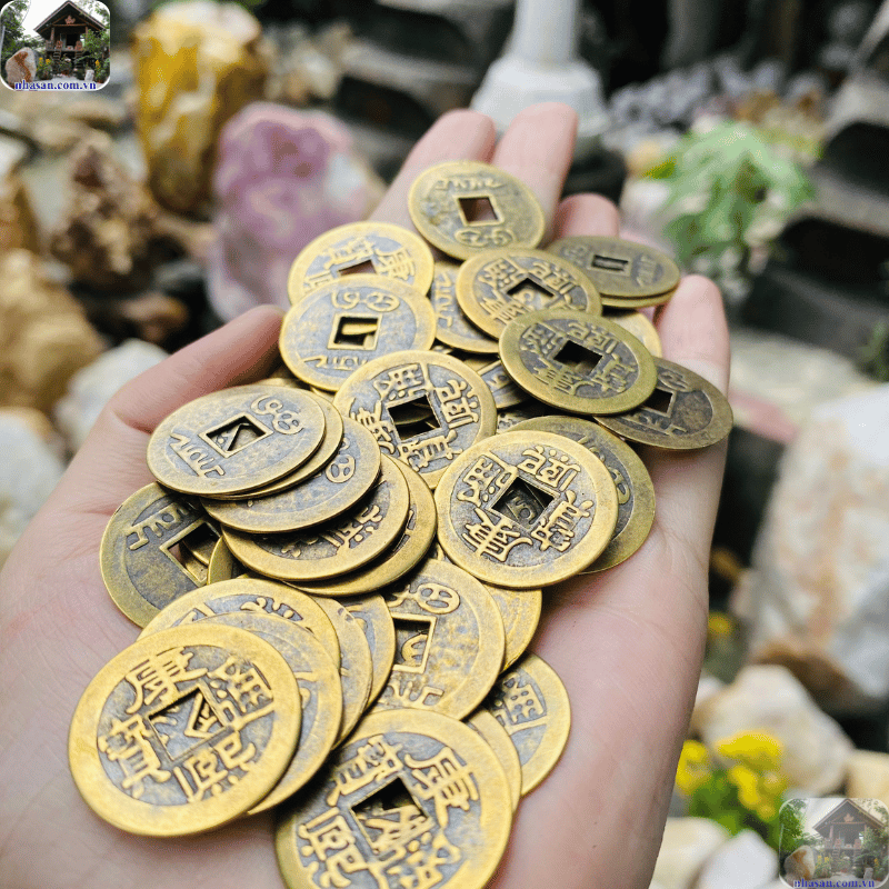 Đồng xu âm dương là gì và tại sao lại được coi là vật phẩm hộ mệnh, mang lại may mắn? Đồng xu âm dương là gì và tại sao lại được coi là vật phẩm hộ mệnh, mang lại may mắn?