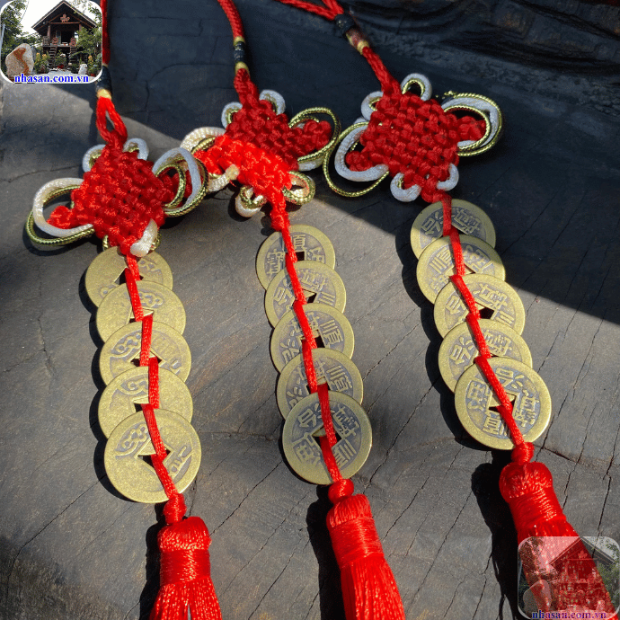 Đồng xu âm dương được cho là bảo vệ gia chủ và gia đình khỏi những điều xấu xa Đồng xu âm dương được cho là bảo vệ gia chủ và gia đình khỏi những điều xấu xa