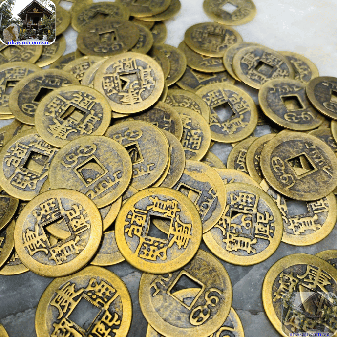 Đồng xu âm dương được coi là biểu tượng của tài lộc, may mắn và thịnh vượng Đồng xu âm dương được coi là biểu tượng của tài lộc, may mắn và thịnh vượng