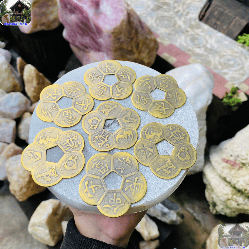 Khám phá đồng xu hoa mai là gì, tại sao nó lại có một vị trí đặc biệt trong phong thủy? Khám phá đồng xu hoa mai là gì, tại sao nó lại có một vị trí đặc biệt trong phong thủy?