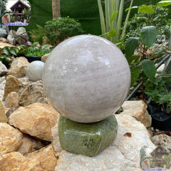 Quả cầu đá phong thủy có tác dụng giúp cân bằng âm dương Quả cầu đá phong thủy có tác dụng giúp cân bằng âm dương