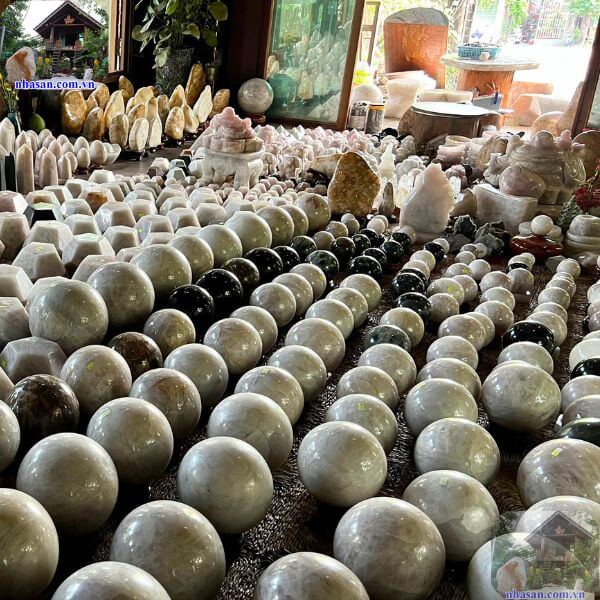 Theo quan niệm phong thủy, đường uốn khúc trước nhà là tốt Theo quan niệm phong thủy, đường uốn khúc trước nhà là tốt