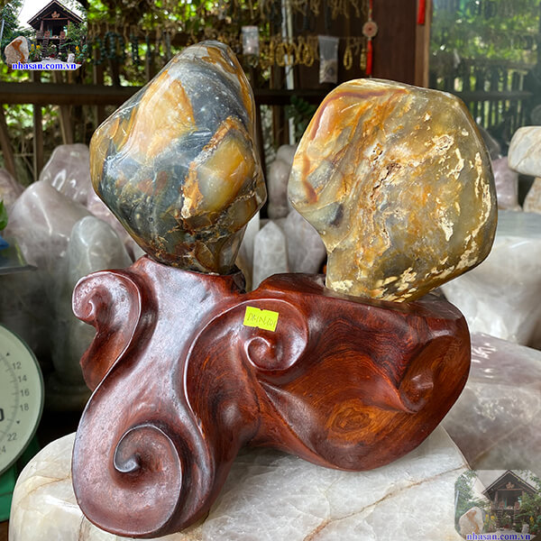 Trụ đá mã não tự nhiên 4.6kg Trụ đá mã não tự nhiên 4.6kg