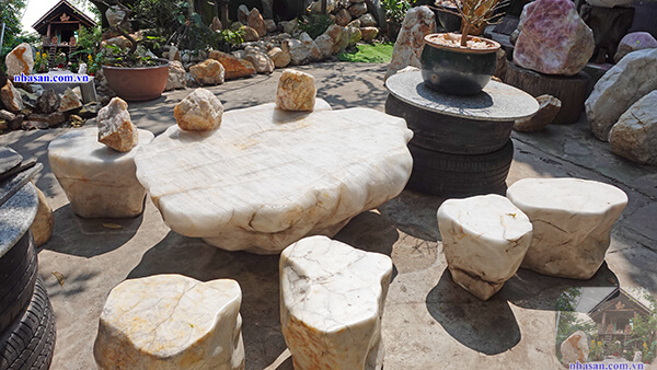 Gía của bàn đá còn phụ thuộc vào nhiều yếu tố Gía của bàn đá còn phụ thuộc vào nhiều yếu tố