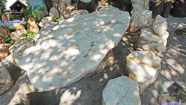 Bộ bàn đá 1,2 tấn gồm 10 đôn Bộ bàn đá 1,2 tấn gồm 10 đôn