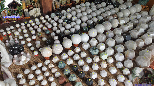 Nên lựa chọn đơn vị có kinh nghiệm để gia công đá phong thủy Nên lựa chọn đơn vị có kinh nghiệm để gia công đá phong thủy