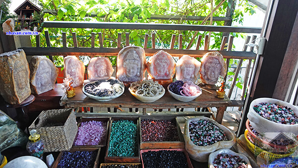 Rất nhiều gia chủ muốn sở hữu đá phong thủy theo mong muốn và sở thích Rất nhiều gia chủ muốn sở hữu đá phong thủy theo mong muốn và sở thích