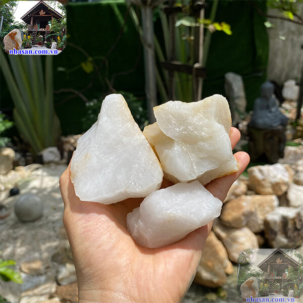 Đá thạch anh trắng thô vụn 4x6cm Đá thạch anh trắng thô vụn 4x6cm