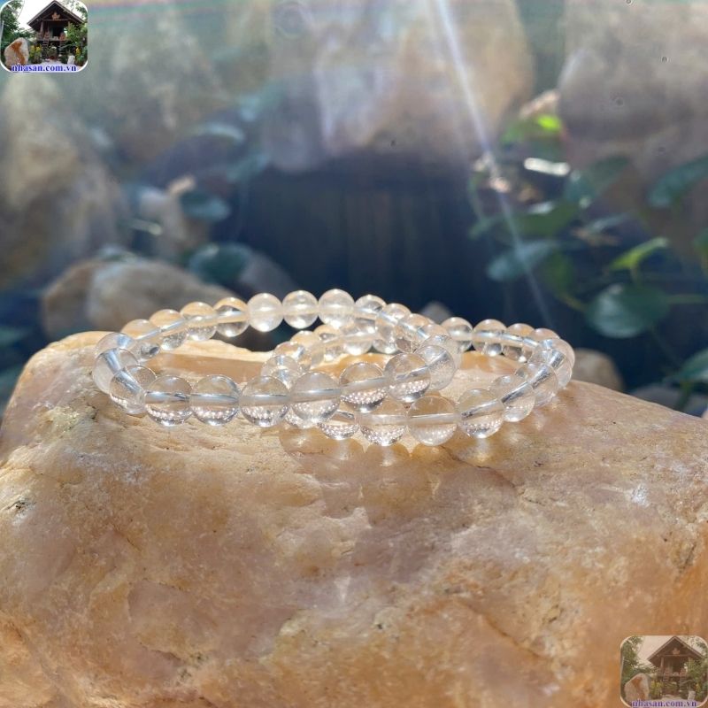 Vòng thạch anh trắng trong suốt, bắt sáng mạnh, giá trị cao nhất Vòng thạch anh trắng trong suốt, bắt sáng mạnh, giá trị cao nhất