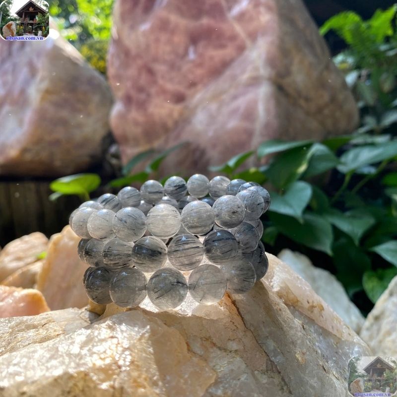 Viên đá càng lớn, độ hiếm càng cao và sự hao hụt phôi đá khi chế tác càng nhiều Viên đá càng lớn, độ hiếm càng cao và sự hao hụt phôi đá khi chế tác càng nhiều