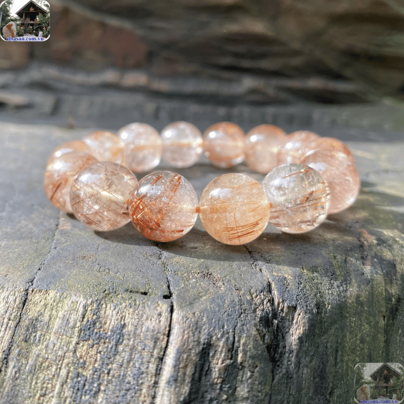 Thạch Anh Tóc Đỏ còn được biết đến là loại đá quý mang đến may mắn, tài lộc và sự thịnh vượng Thạch Anh Tóc Đỏ còn được biết đến là loại đá quý mang đến may mắn, tài lộc và sự thịnh vượng