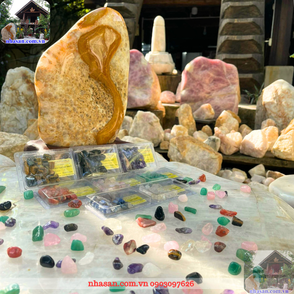 Đá thạch anh ngũ sắc tại Nhà Sàn Tây Nguyên đã được kiểm định Đá thạch anh ngũ sắc tại Nhà Sàn Tây Nguyên đã được kiểm định