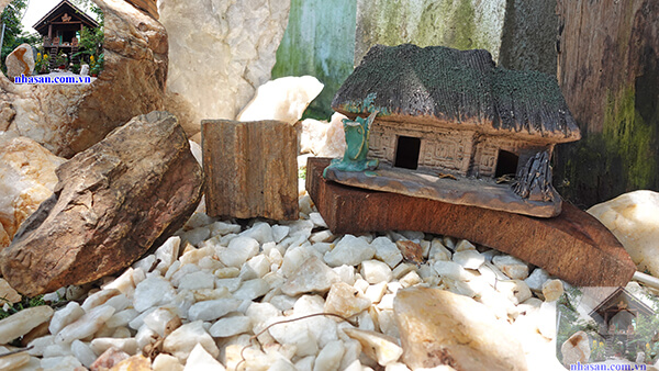 Gỗ hóa thạch còn được dùng để trang trí tiểu cảnh Gỗ hóa thạch còn được dùng để trang trí tiểu cảnh