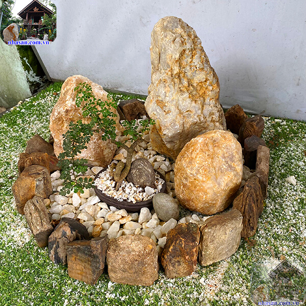 Hòn non bộ đá thạch anh hỗ trợ gia đạo bình an, khỏe mạnh Hòn non bộ đá thạch anh hỗ trợ gia đạo bình an, khỏe mạnh