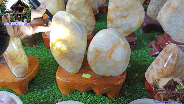 Hướng dẫn sử dụng đèn soi đá quý tự nhiên Hướng dẫn sử dụng đèn soi đá quý tự nhiên