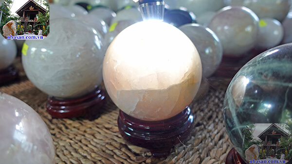 Sử dụng đèn chuyên dụng sẽ an toàn hơn cho đôi mắt Sử dụng đèn chuyên dụng sẽ an toàn hơn cho đôi mắt