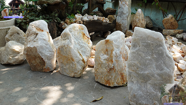 4 Cách nhận biệt đá thạch anh thô cực kỳ đơn giản 4 Cách nhận biệt đá thạch anh thô cực kỳ đơn giản