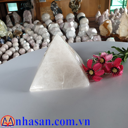 Trụ Đá Thạch Anh Kim Tự Tháp T187.2 Trụ Đá Thạch Anh Kim Tự Tháp T187.2