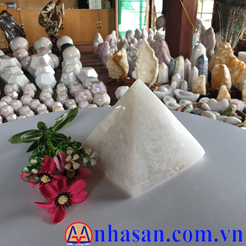 Trụ Đá Thạch Anh Kim Tự Tháp T192.2 Trụ Đá Thạch Anh Kim Tự Tháp T192.2