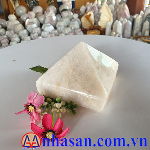 Trụ Đá Thạch Anh Kim Tự Tháp T195.1 Trụ Đá Thạch Anh Kim Tự Tháp T195.1