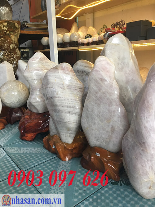 Bán trụ đá thạch anh 1