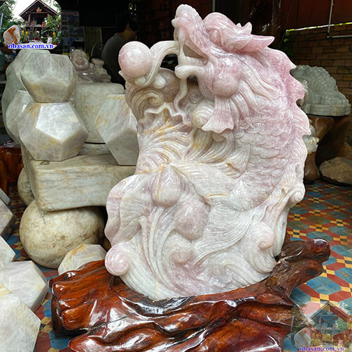 Cá chép hóa rồng bằng đá thạch anh Cá chép hóa rồng bằng đá thạch anh