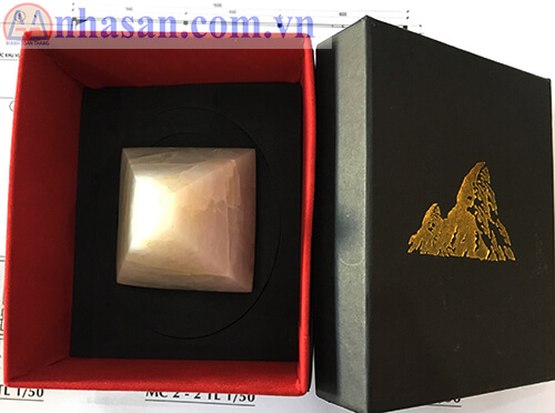 Chặn giấy đá thạch anh kim tự tháp