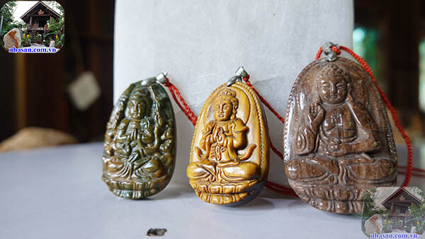 Có nên đeo tượng Phật trên người không? Có nên đeo tượng Phật trên người không?