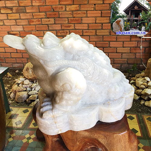 Cóc 3 chân đá thạch anh trắng nguyên khối Cóc 3 chân đá thạch anh trắng nguyên khối
