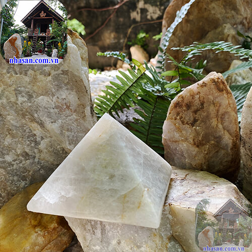 Công dụng của kim tự tháp đá thạch anh Công dụng của kim tự tháp đá thạch anh