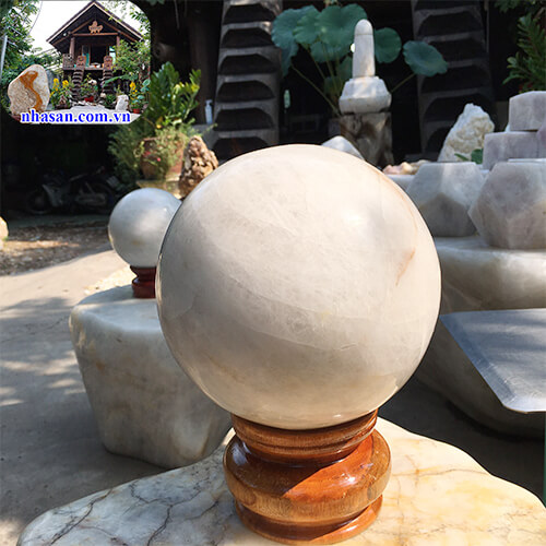 Công dụng và ý nghĩa của quả cầu đá thạch anh Công dụng và ý nghĩa của quả cầu đá thạch anh