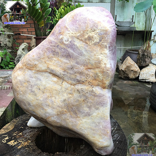 Viên đá tượng trưng cho may mắn, tài lộc, trấn trạch Viên đá tượng trưng cho may mắn, tài lộc, trấn trạch