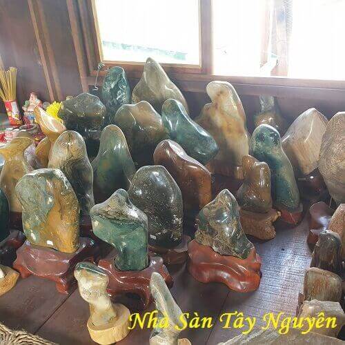 Đá Canxedon Tại Nhà Sàn Tây Nguyên