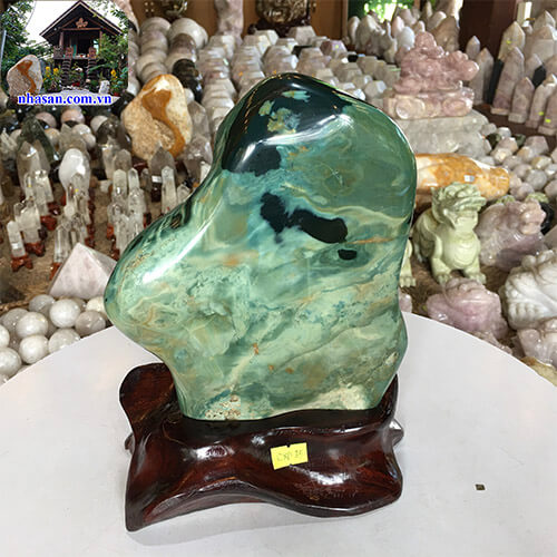 Trụ đá canxedon xnah lục tự nhiên Việt Nam Trụ đá canxedon xnah lục tự nhiên Việt Nam