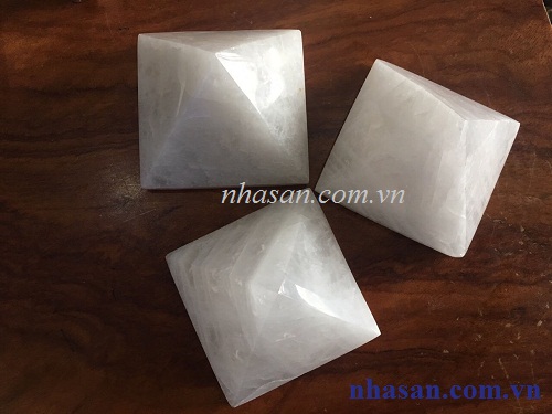 Natural White Quartz Pyramid Stone
