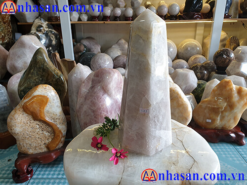 Hexagonal Quartz Stone T179.1