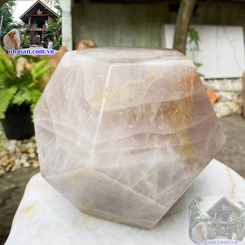 Đá thạch anh 12 mặt giúp thu và phát năng lượng ra mọi hướng Đá thạch anh 12 mặt giúp thu và phát năng lượng ra mọi hướng