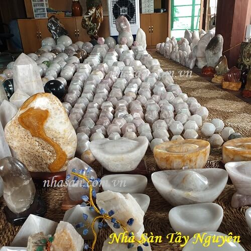 Quartz Stones With 12 Faces At Stilt House