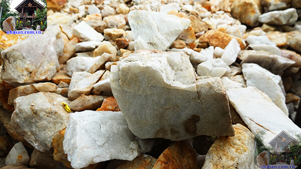 Đá thạch anh trắng thô vụn