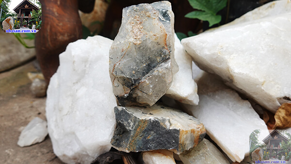 Đá thạch anh ám khói