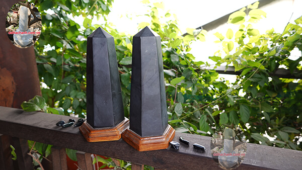 Trụ đá thạch anh đen tại Nhà sàn Tây nguyên Bình Dương