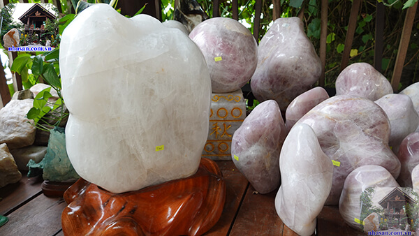 Đá thạch anh giả trông như thế nào? Tác hại khi sử dụng