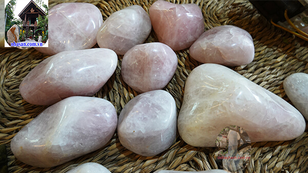 Đá thạch anh hồng giúp chiêu tài lộc và mang lại may mắn